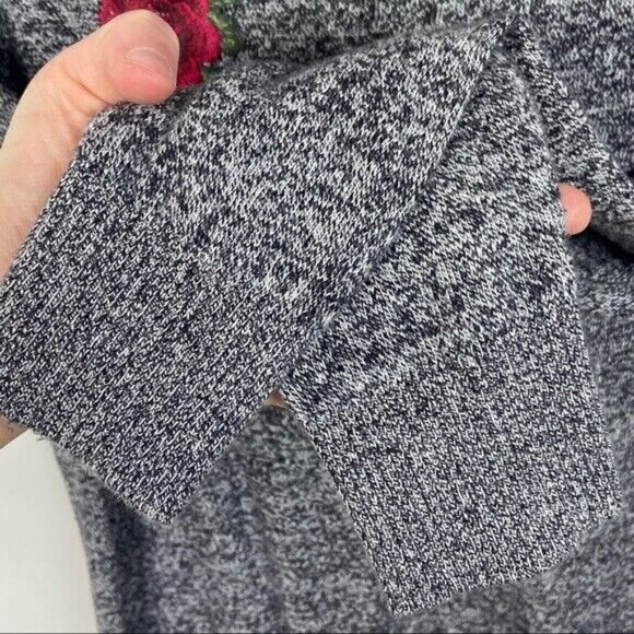Torrid Black White Marled Rose Embroidered‎ Sweater Size Large Pullover Knit 00 - Picture 7 of 7
